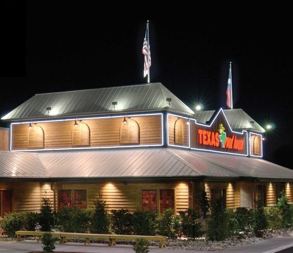A picture of a Roadhouse restaurant taken at night